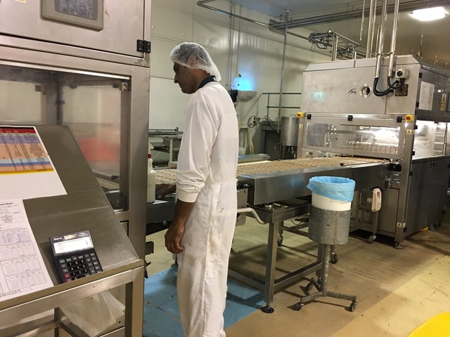 How we cut muesli bars on a production line